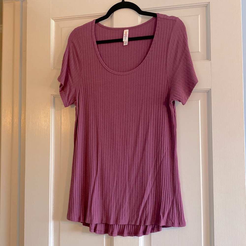 EUC Lularoe Classic tee